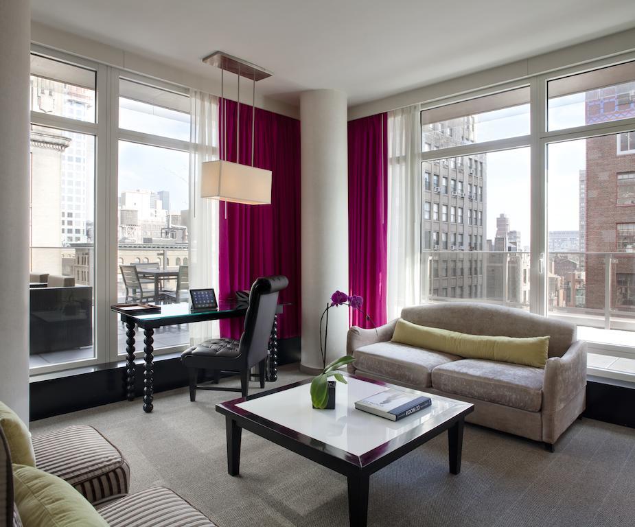 Hotel Royalton Park Avenue New York Esterno foto A living room at the Standard East Village