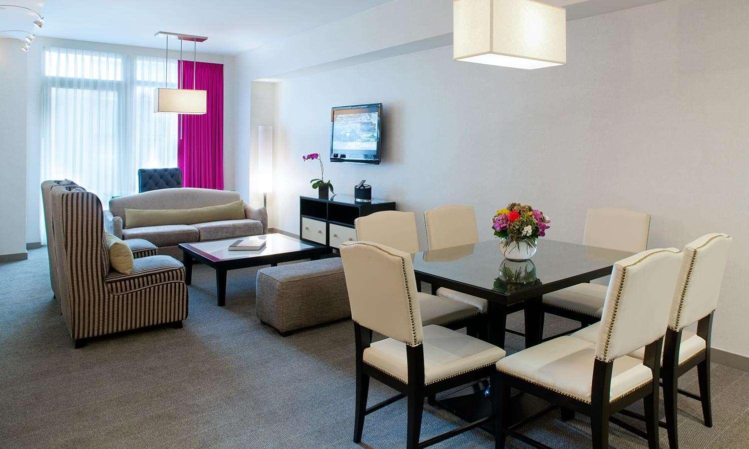 Hotel Royalton Park Avenue New York Esterno foto A living room in a typical apartment