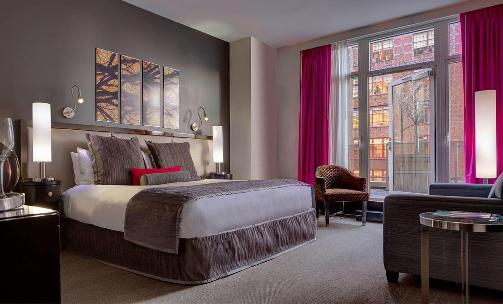 Hotel Royalton Park Avenue New York Esterno foto A bedroom at the Hotel Commonwealth