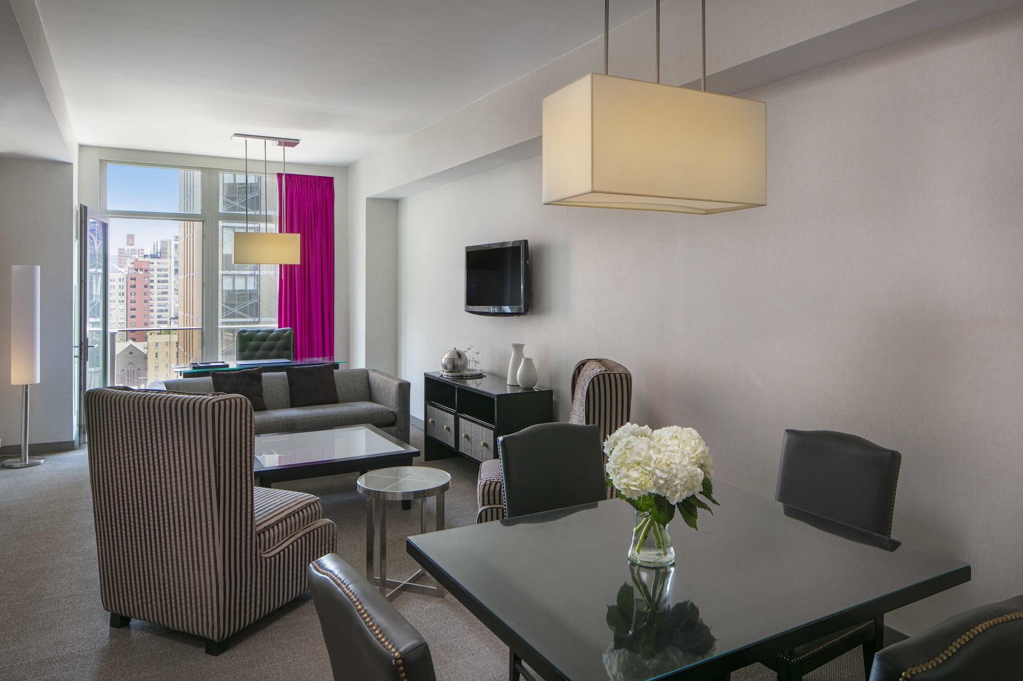 Hotel Royalton Park Avenue New York Esterno foto A living room at the W New York Downtown