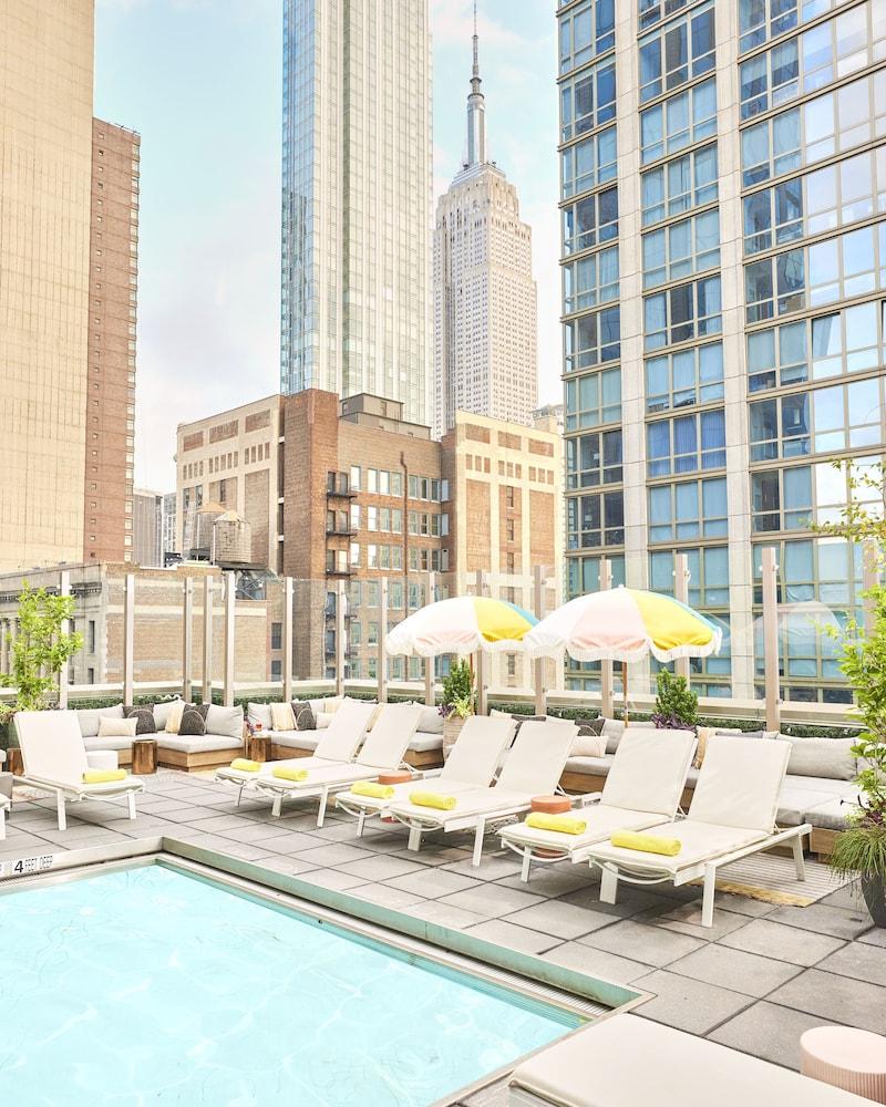 Hotel Royalton Park Avenue New York Esterno foto Rooftop pool at the Standard East Village